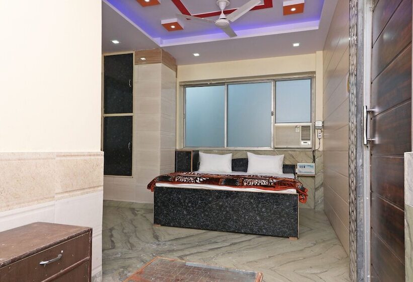 هتل Spot On 43881 New Era Guest House