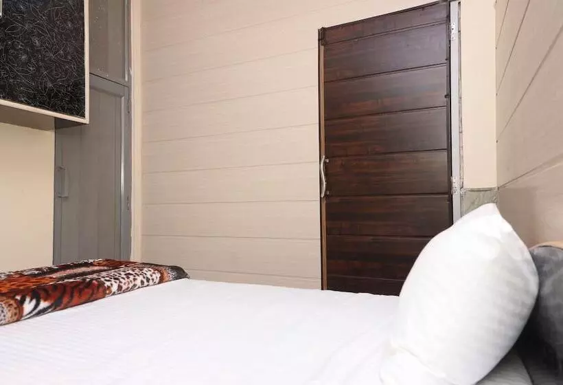 هتل Spot On 43881 New Era Guest House