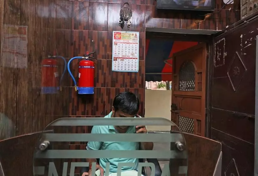 هتل Spot On 43881 New Era Guest House