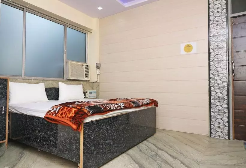 هتل Spot On 43881 New Era Guest House