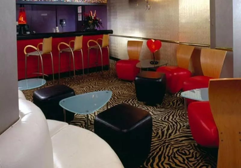 Elvis Presley S Heartbreak Hotel