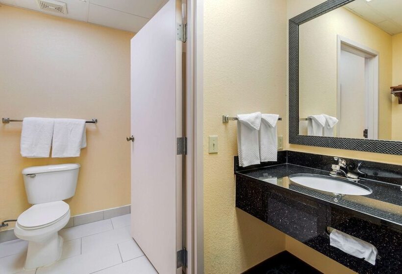 Hotel Comfort Inn & Suites