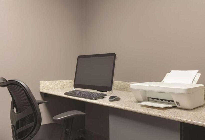 Otel Country Inn & Suites By Radisson, Port Clinton, Oh