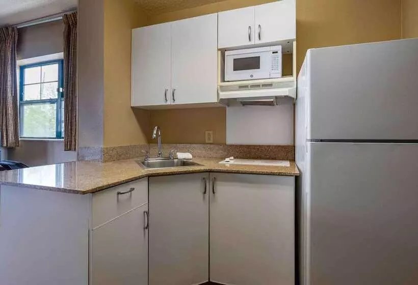 בית מלון כפרי Extended Stay America Suites Edison Raritan Center