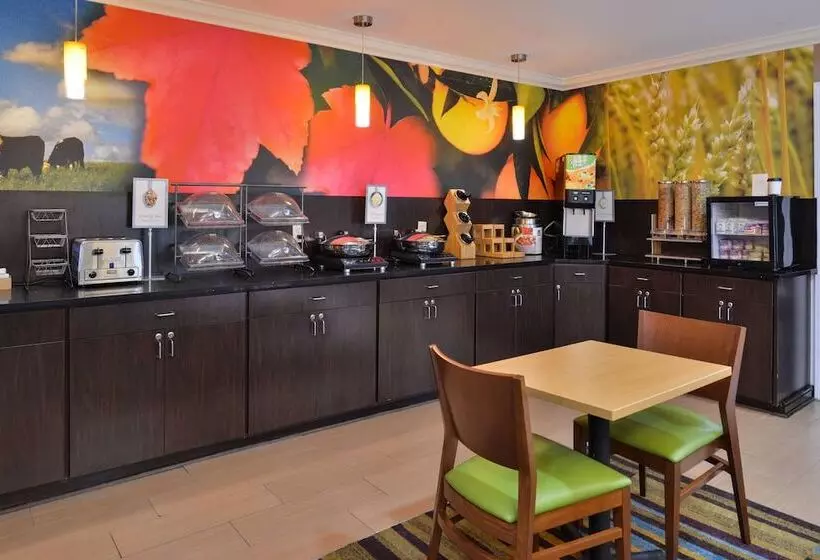 Отель Fairfield Inn & Suites Hattiesburg / University