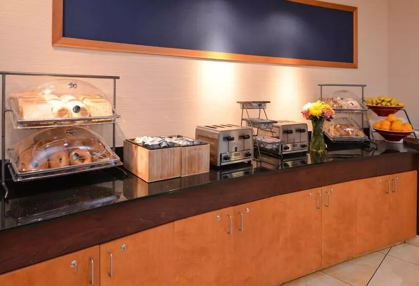 Отель Fairfield Inn & Suites Hattiesburg / University