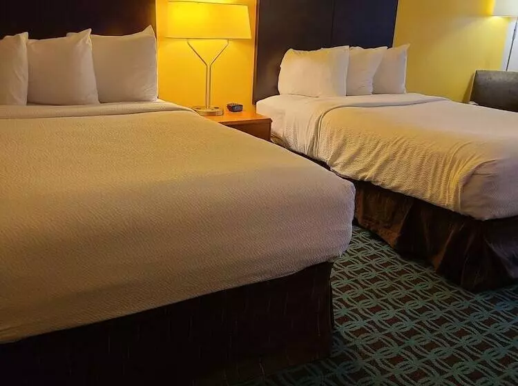 Отель Fairfield Inn & Suites Hattiesburg / University