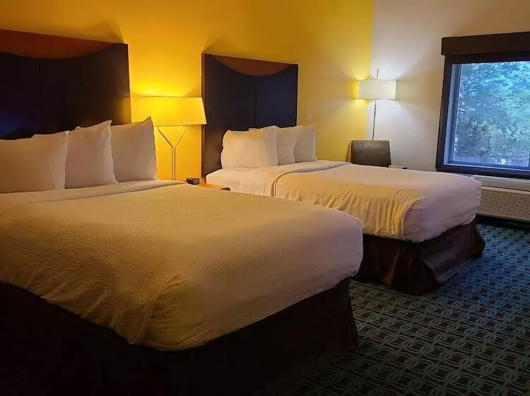 Отель Fairfield Inn & Suites Hattiesburg / University