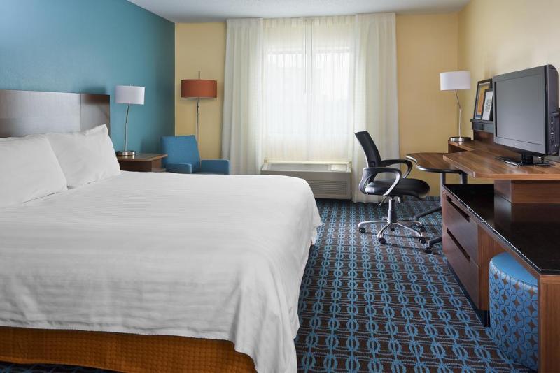 Отель Fairfield Inn & Suites Lexington Keeneland Airport