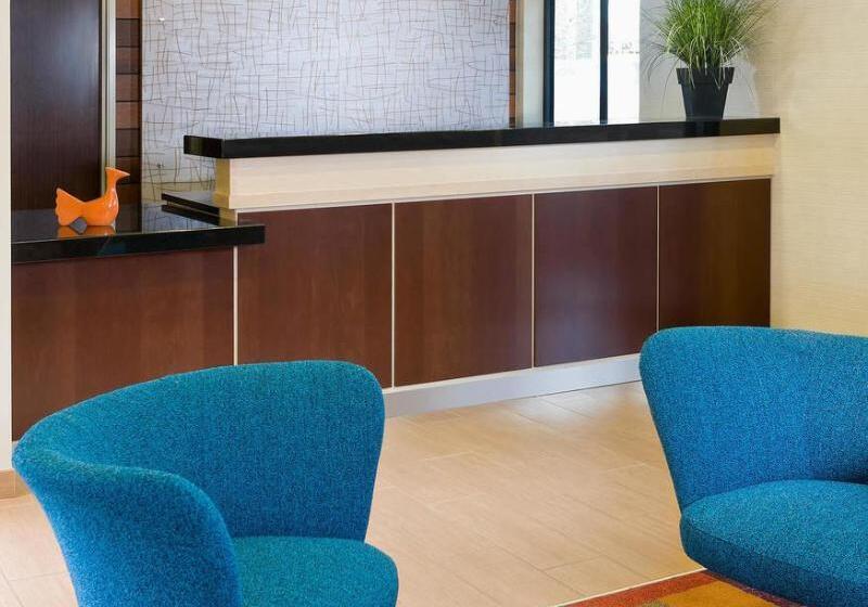 Отель Fairfield Inn & Suites Lexington Keeneland Airport