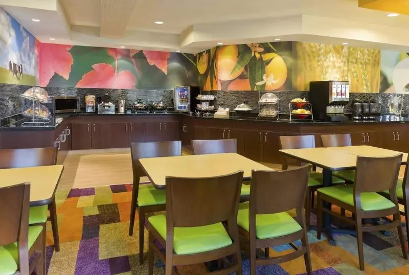 호텔 Fairfield Inn & Suites Lexington Keeneland Airport