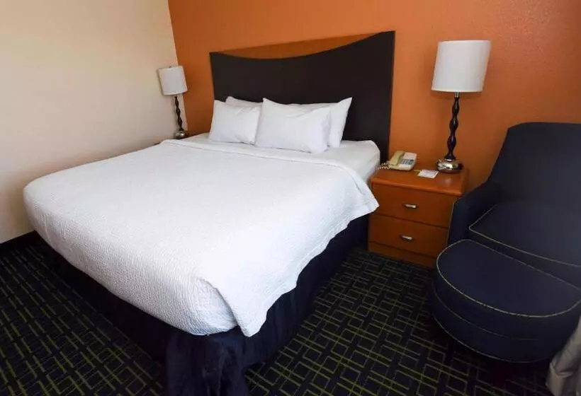 Отель Americinn By Wyndham Topeka