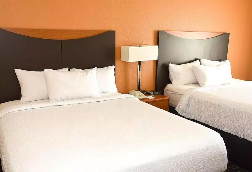 Отель Americinn By Wyndham Topeka