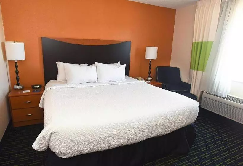 Отель Americinn By Wyndham Topeka