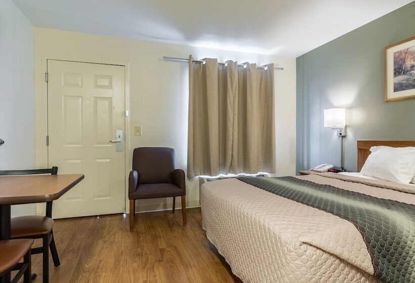 Hotelli Hometowne Studios By Red Roof Denver   Lakewood West