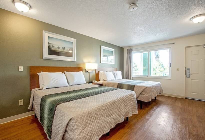 Hotelli Hometowne Studios By Red Roof Denver   Lakewood West