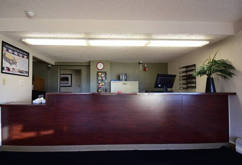 Hotelli Hometowne Studios By Red Roof Denver   Lakewood West