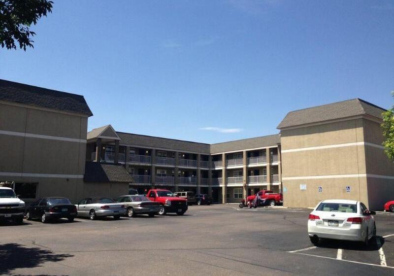 Hotelli Hometowne Studios By Red Roof Denver   Lakewood West