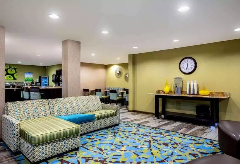 Отель La Quinta By Wyndham Emporia