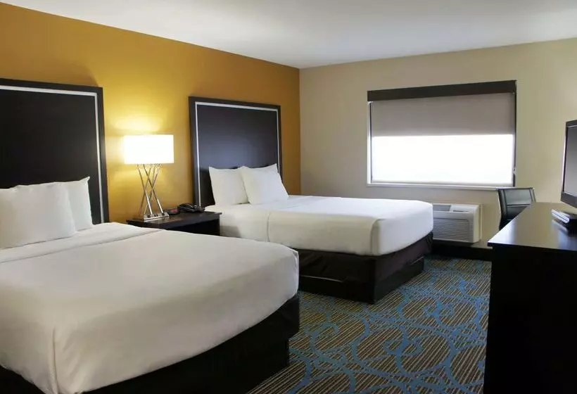 Отель La Quinta By Wyndham Emporia