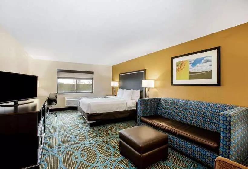 Отель La Quinta By Wyndham Emporia