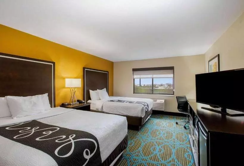 Отель La Quinta By Wyndham Emporia