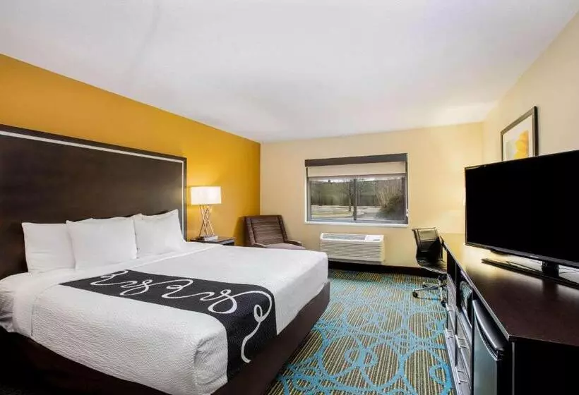 Отель La Quinta By Wyndham Emporia