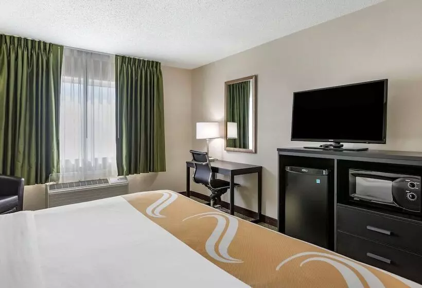 호텔 Quality Inn & Suites