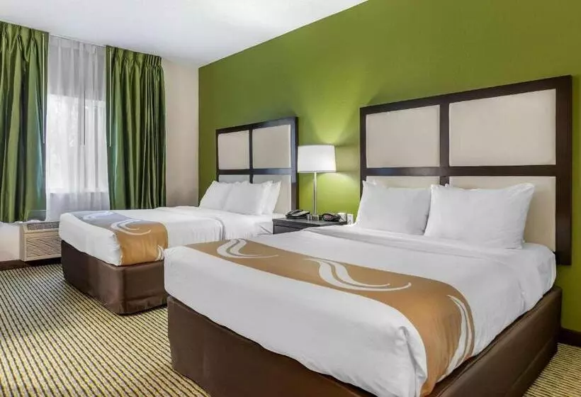 호텔 Quality Inn & Suites