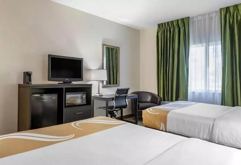 호텔 Quality Inn & Suites
