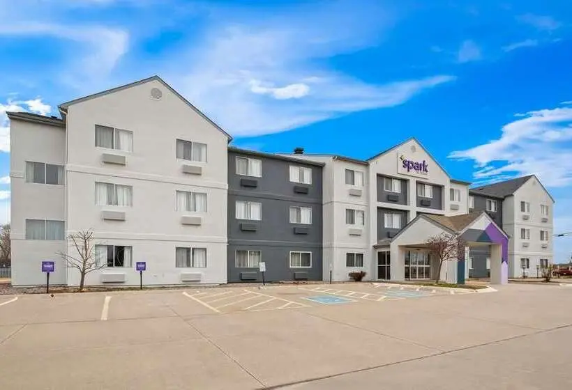 هتل Spark By Hilton Moline Quad Cities