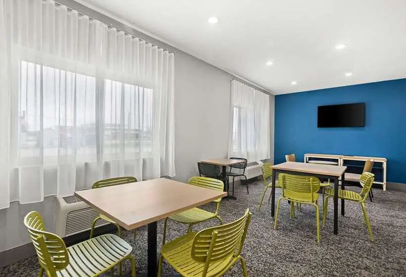هتل Spark By Hilton Moline Quad Cities