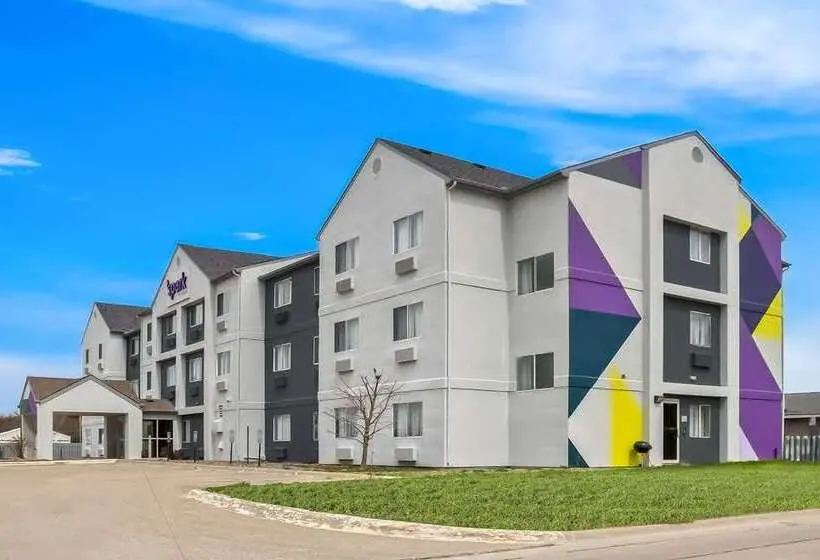 هتل Spark By Hilton Moline Quad Cities