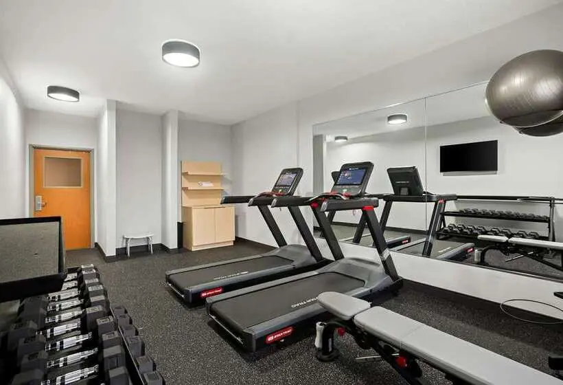 هتل Spark By Hilton Moline Quad Cities