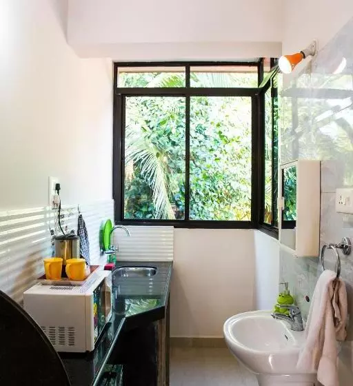 Majatalo Lazy Frog Guest House