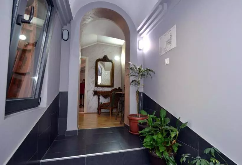 تختخواب و صبحانه Garni Hotel Kaća