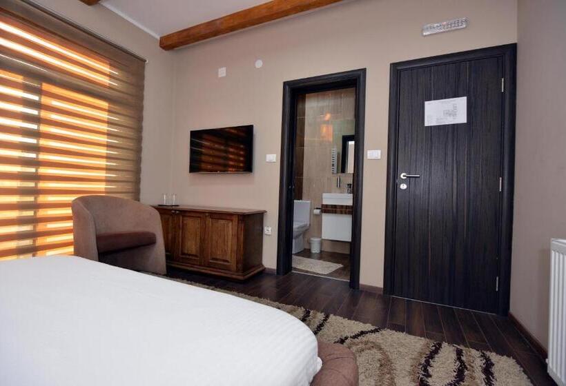 تختخواب و صبحانه Garni Hotel Kaća