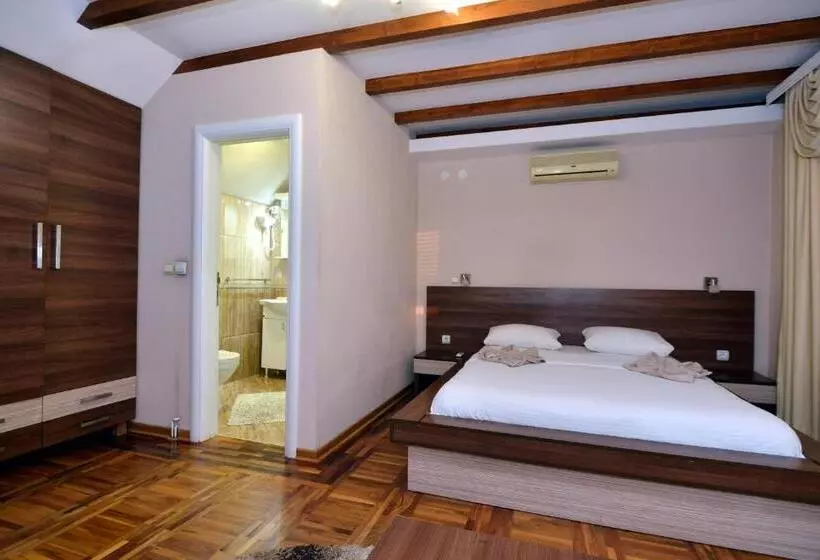 تختخواب و صبحانه Garni Hotel Kaća