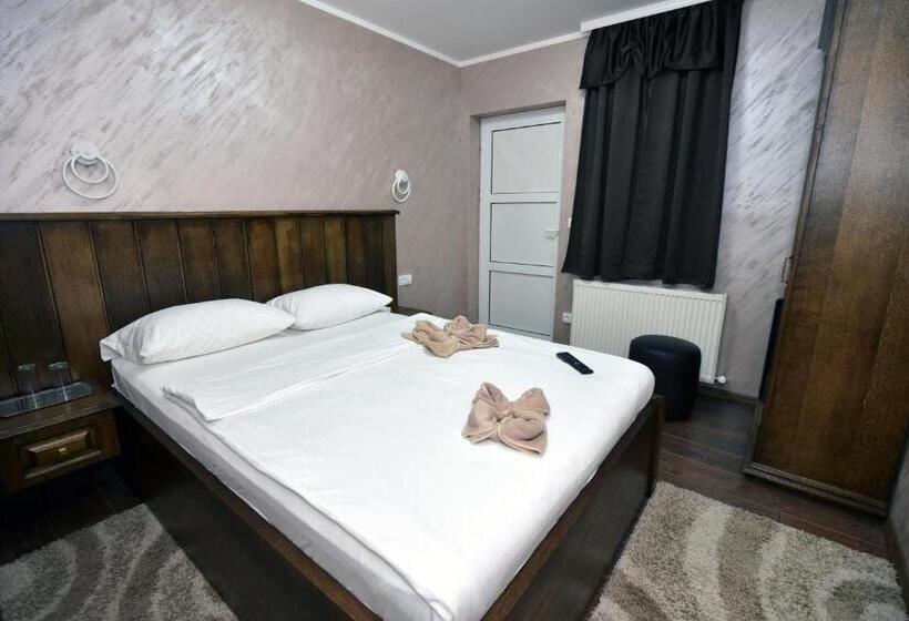 تختخواب و صبحانه Garni Hotel Kaća