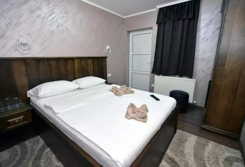 تختخواب و صبحانه Garni Hotel Kaća