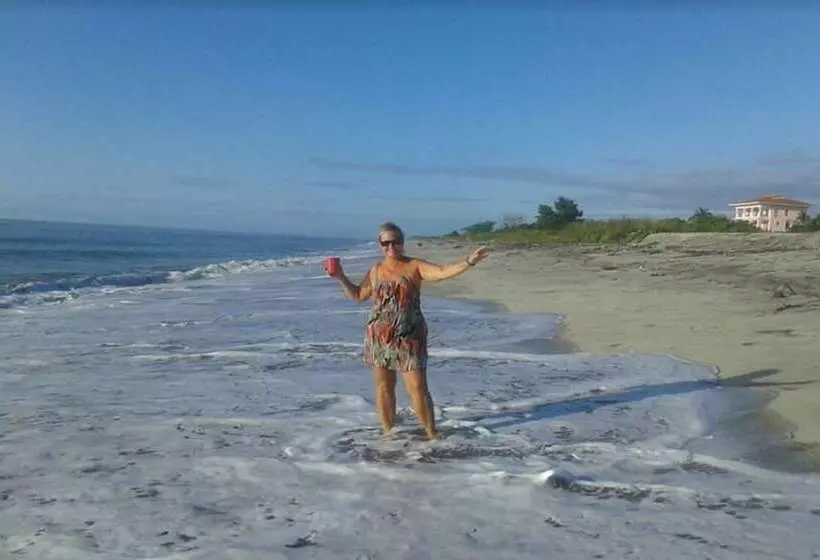 ベッドアンドブレックファースト Pink Palace Panama