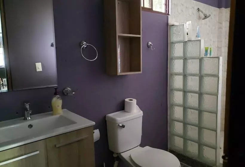 ベッドアンドブレックファースト Pink Palace Panama