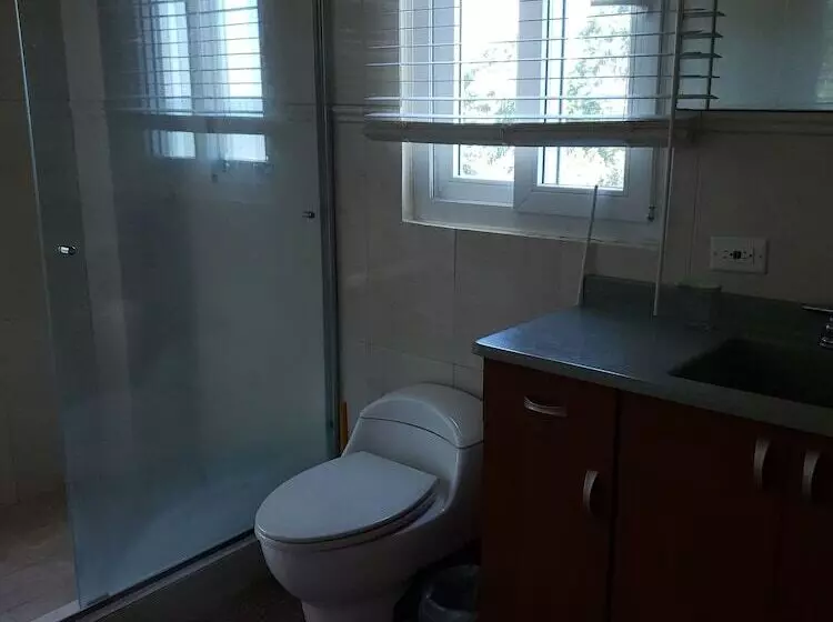 ベッドアンドブレックファースト Pink Palace Panama