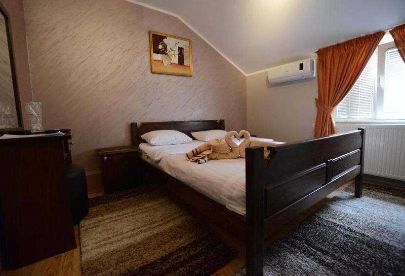 تختخواب و صبحانه Garni Hotel Kaća