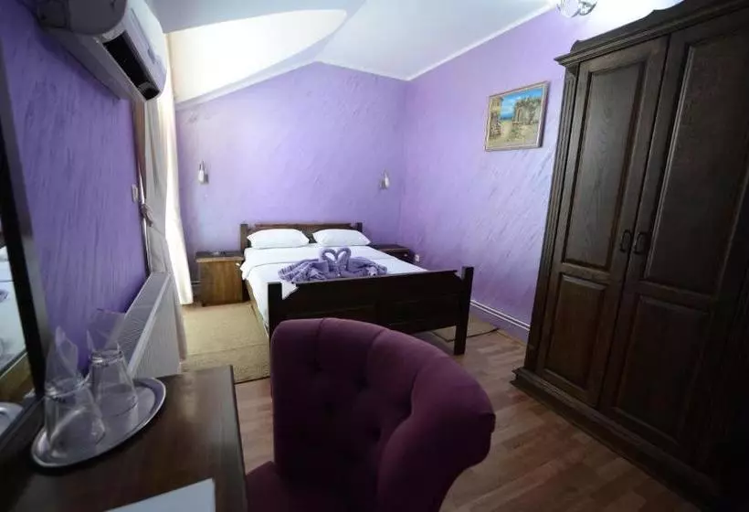 تختخواب و صبحانه Garni Hotel Kaća