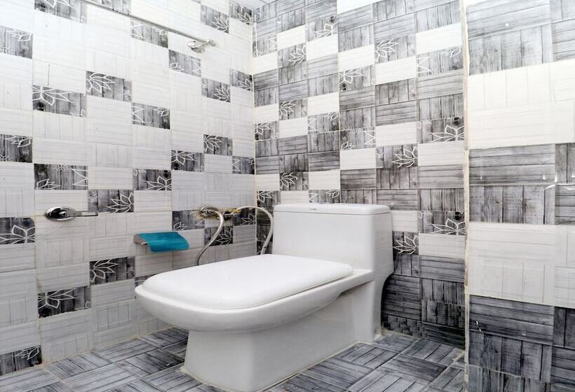 ホテル Raj Apartments  By Oyo Rooms