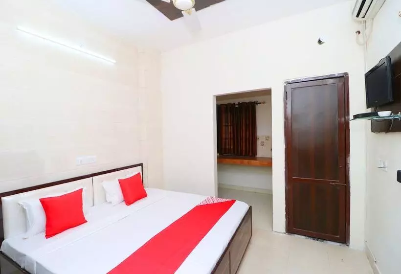 Hotelli Raj Apartments  By Oyo Rooms