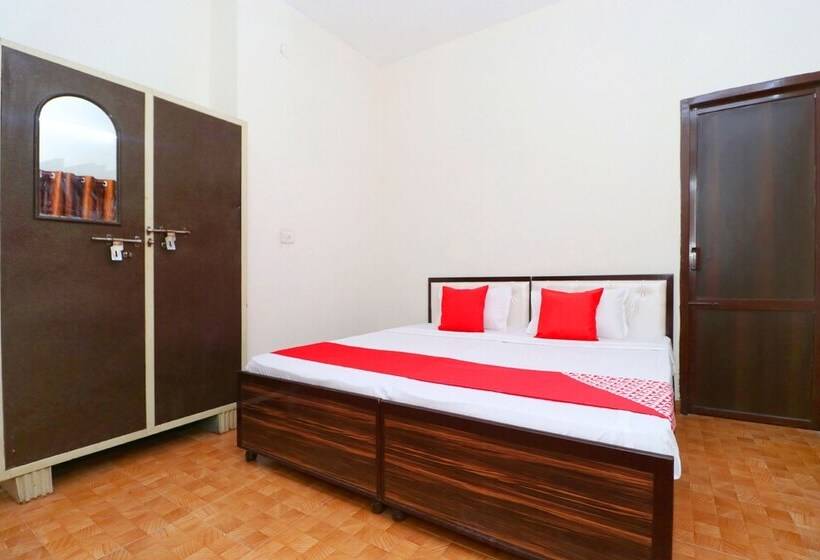 ホテル Raj Apartments  By Oyo Rooms