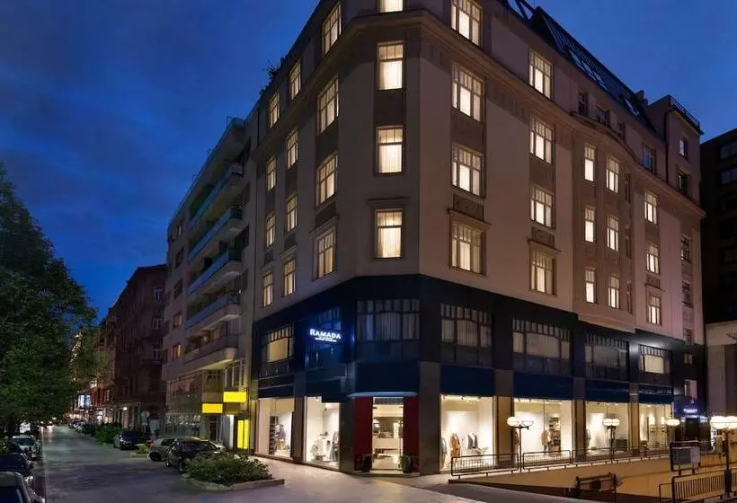 ホテル Ramada By Wyndham Budapest City Center