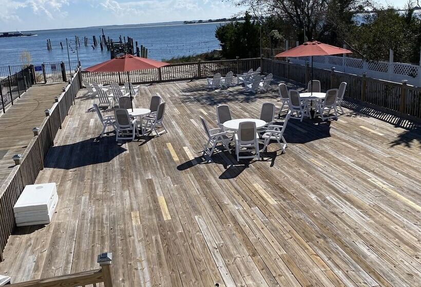 River Hotel Of Southport